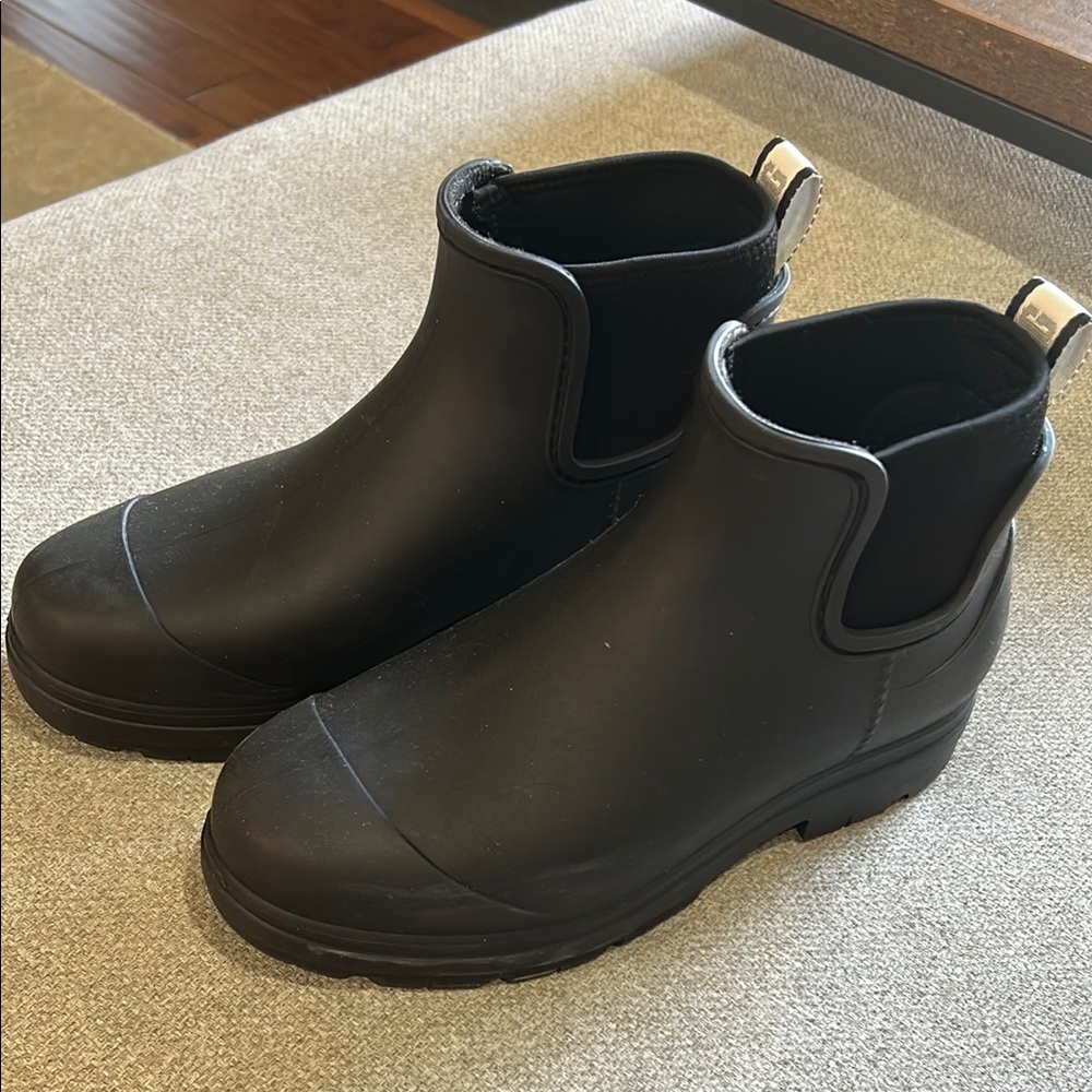 Ugg- Black Ankle Rain Boots. Women’s sz 9
NWT